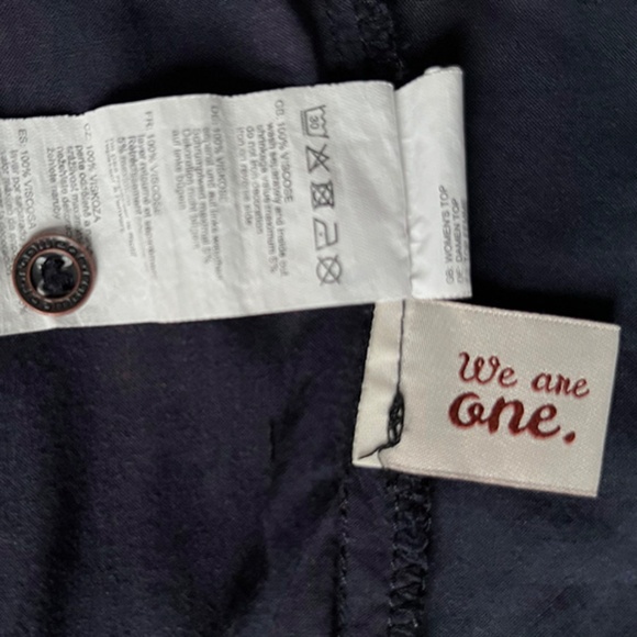 Cherry Print Sleeveless Blouse - Picture 15 of 15